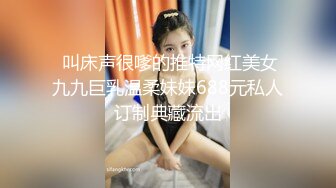 【新片速遞】 真实夫妻居家玩弄媳妇的逼逼给狼友看，掰开小穴展示无套插入媳妇的逼逼漏出骚奶子爆草抽插，嫂子差点露脸了