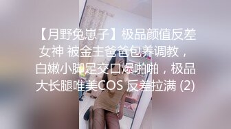 周末出来约个漂亮女技师舒服一下，娇小身材服务周到，全方位乳推舔屌吸吮，扶屌骑乘插入，半天不射休息下再操