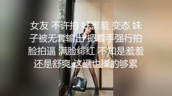  黑丝露脸情趣娇嫩的小妹子被纹身大哥在床上无情蹂躏，淫声荡语听指挥各种调教