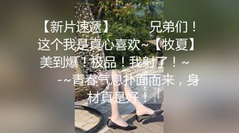 商城厕所双镜头TP年轻妈妈在厕所里挤人奶