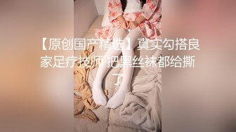 纹身渔网人妖光滑肌肤肉感满满掰开屁股玩屁眼手指插入插出胯下吃JJ撅起屁股啪啪俩屌一起射