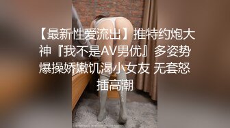 和女友在酒店镜子前做