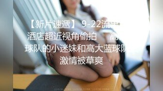 一个人玩两妞全程露脸口交大鸡巴，看两骚妹子亲嘴玩奶又抠逼淫水好多，浪叫呻吟不止让小哥轮流草嘴无套干逼