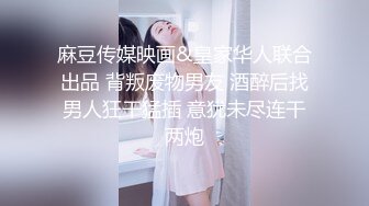 让纹身反差裱穿上情趣可爱制服四