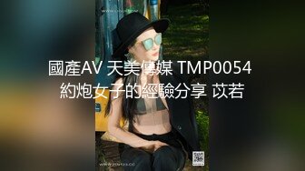 身材极好的大胸妹子，躺着双峰中间、穿梭来回，十分霸气的乳交，这被夹的爽死了！