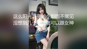 床上黑丝少妇的3P游戏 会玩的大哥连抠带草还有道具 骚逼给她玩肿了