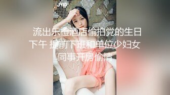 风骚熟女带闺蜜的骚女儿跟大哥一起玩双飞，全程露脸激情啪啪