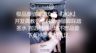 漂亮美眉 我不舔有味道从缝缝里闻出来 不能内射 身材娇小很可爱的妹子 貌似带血被大哥无套输出