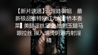 圣诞节两个姐姐因为节日氛围很是性奋，掏出弟弟的肉棒争抢舔吸