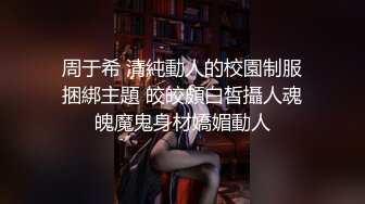 【新片速遞】   酒店女厕后拍全景-黑丝职业装小姐姐尿尿