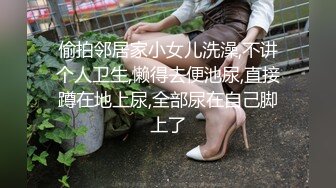 让女朋友穿上护士制服窗台操