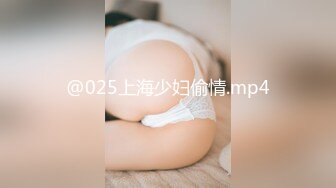 【新片速遞】  邪恶的房东暗藏摄像头偷窥两个好身材的美女洗完澡换衣服