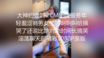 群P名场面！骚女被一群大汉狂操！骚逼被后入舔着屌