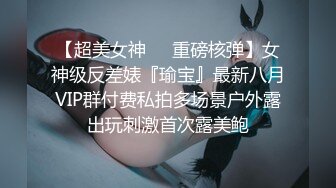 风景区女厕全景偷拍多位美女少妇前来献B (4)