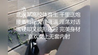 舔鸡巴的纹身小骚逼