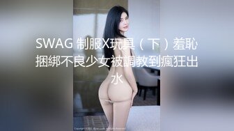 约了个黑衣妹子，摸奶舌吻69口交上位骑乘猛操，还有个老哥再旁边观战