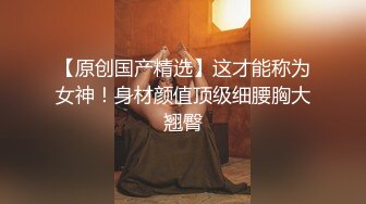 胸大漂亮的美女人妻家中和绿帽老公带来的好友一起啪啪,眼镜男干她时还有点害羞躲闪,老公拍摄,2人轮流操她!