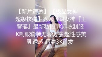 身材不错的美女模特精彩小秀直播，听狼友指挥揉奶玩逼掰开小穴给狼友看特写，撅着屁股发骚呻吟，精彩别错过