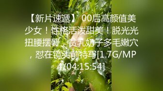 清凉一夏极品CD！大神会展中心抄底3位女神级小姐姐，美女屁股肥又翘把内裤穿成T内夹成一条缝