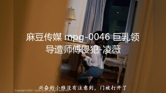 熟女阿姨 边吃鸡边被抠逼 无套输出 内射 表情很舒坦