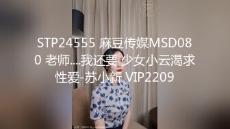 在KTV大屁屁妹子 掰开骚逼 TM都流水了 扒了裤子被三个大姐调教羞辱 矿泉水瓶子插逼 嘻嘻哈哈玩的挺开心