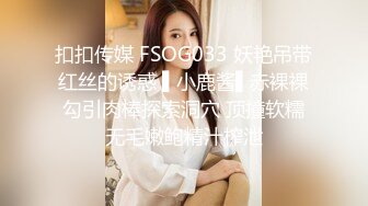 年龄不大却很骚00后嫩妹子，无毛极品肥穴假屌猛捅，骑乘抽插高潮出水，掰穴特写扣弄，小穴很紧致淫骚