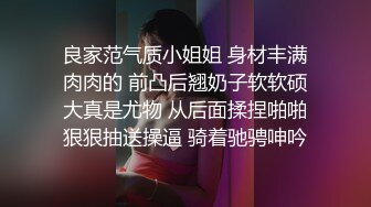  三个黑鬼玩弄两个亚裔小妹，皮肤白皙露脸让黑鬼蹂躏，大粗鸡巴一点都不怜香惜玉