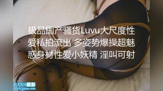 小伙约炮豹纹少妇，一个小号的黑牛就把她完到受不了了 一边看快本一边操 完美露脸