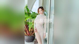   跟大哥出来的年轻小妹，露脸粉嫩的骚奶子真诱人，坐在副驾让大哥边开车边摸奶