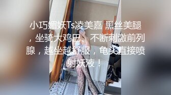   卖服装的骚妹妹，晚上关了店门回家穿丝袜，吵着要爱爱，躺在床上她自己爽了