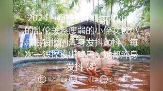  新人面罩骚女一女3男淫乱啪轮换着操，脱下内衣撩起裙子摸逼，后入抽插上位骑乘