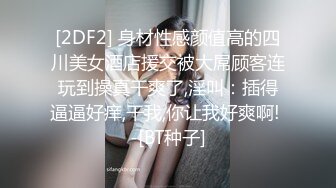  颜值不错的御姐小少妇露脸跟两个蒙面大哥激情3P啪啪