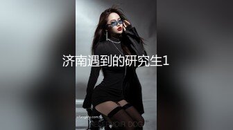   JK装极品萝莉顶级肥臀开档黑丝 特写大屁股套弄，操的直浪叫，无毛小穴被大屌撑开，一下下撞击