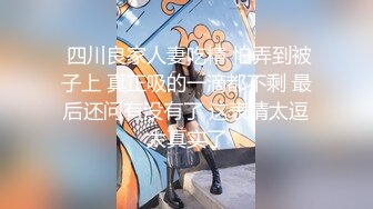 餐厅女厕全景偷拍牛仔裤美女毛毛逼阴唇还不算太黑