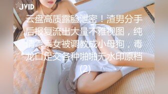 【新片速遞】 圆圆脸笑起来甜美！新人下海美少女！没穿内裤无毛小穴，掰穴玻璃棒插入，跳蛋磨蹭震动