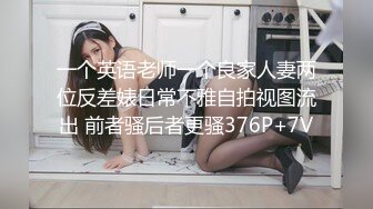 清纯系萝莉兼职学生妹酒店约操，扒掉衣服张开双腿揉搓阴蒂，跪着翘起屁股小穴清晰可见，大屌一下顶入进出爆操水声哗哗