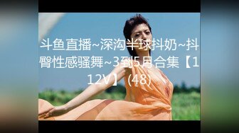 【新片速遞】 办公楼女厕全景偷拍背带裤小姐姐的多毛小黑鲍