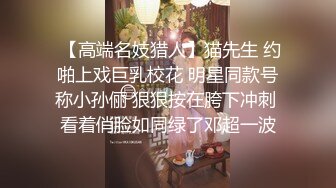 极品尤物肉嘟嘟御姐风情十足很勾人 衣服都不脱就迫不及待抱紧揉捏奶子添吸亲吻，这肉体销魂，啪啪猛烈狂操