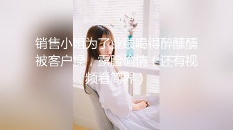  黑丝女仆两个年轻的小骚妹让两小哥床上玩弄，大姨妈都来了还骚呢