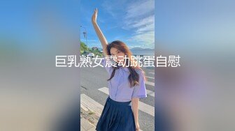 抱着奶子等两根鸡巴射她脸上