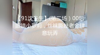 潜入大学偷拍美女老师