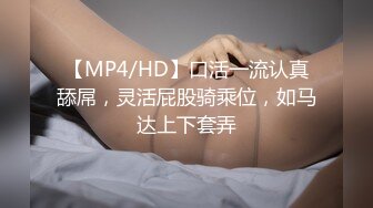   开发探索JK装短裙黑丝极品女神，隔着内裤磨蹭小穴，换上女仆装跪地深喉