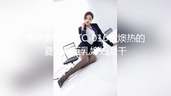 清纯小美女舔弄大鸡巴样子好骚，乖巧听话撅着屁股让小哥无套抽插玩弄骚奶子，掰开骚逼看特写道具蹂躏真刺激