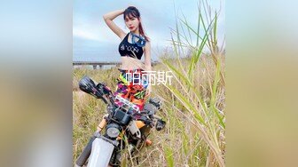 【新速片遞】  办公楼女厕偷拍粉衣短裤美女❤️肥美鲍鱼性感逼毛