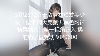 刚花大价钱做完整形美容的网红妹子在网吧玩露出被隔壁小伙发现了直接硬来掏出鸡巴就吃太吓人了