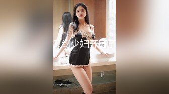 极品美少女撩下衣服爆乳，M腿振动棒插穴，闭上眼睛享受，叫起来非常骚