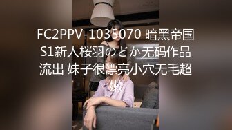 八月盗站新流出女偷拍客潜入某高校浴室更衣室偷拍学妹换衣服眼镜妹貌似发现了什么对着镜头看