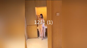 美女如云咖啡店女士公共坐厕偸拍★好多职场气质美女小姐姐方便★亮点多多~清纯美少女把奶头露出来不知道在抠什么